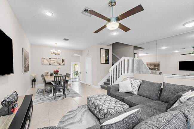 Foto del edificio - 212 W Thatch Palm Cir
