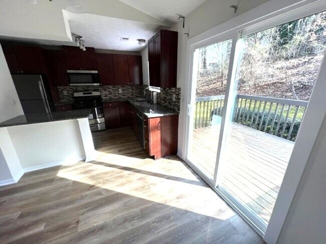 Building Photo - Location! Location! Location! Alpharetta