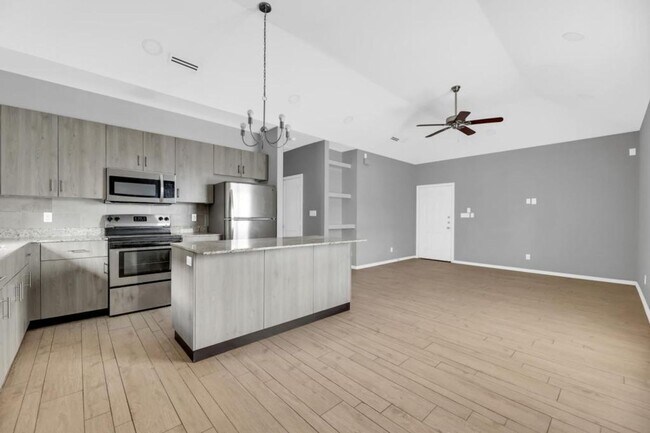 Foto del edificio - 2704 E Eisenhower Ave