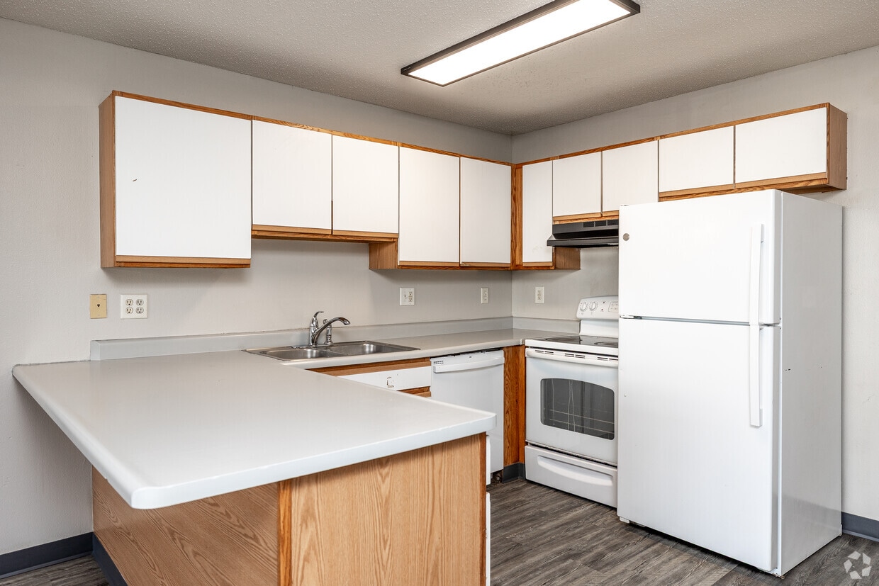 Primary Photo - Miller Avenue Estates