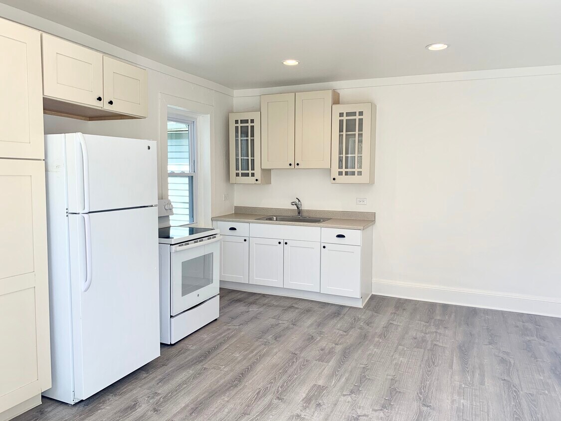 Kitchen - 210 Bradford Ave