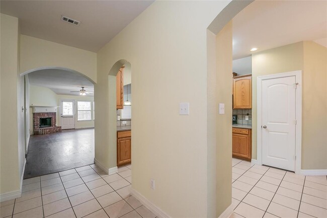 Building Photo - 2917 Holly Ln