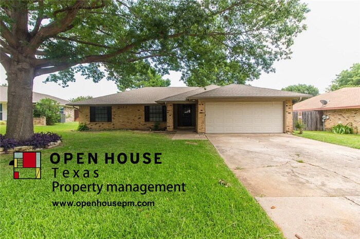 Primary Photo - 1522 Clover Hill Rd, Mansfield