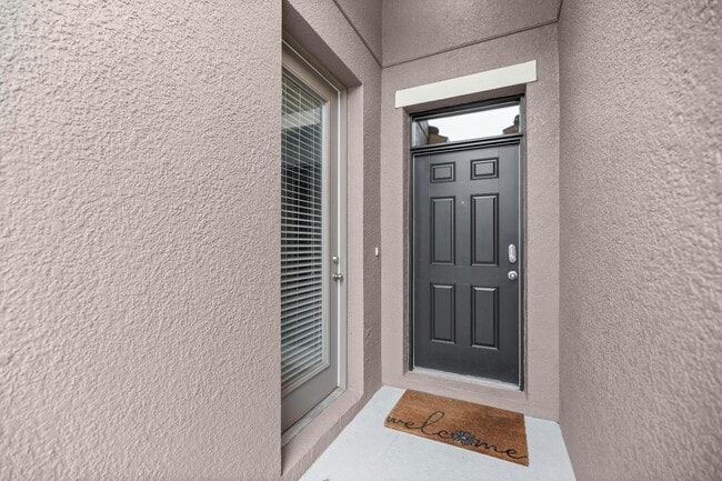 Building Photo - 5023 SW 58th Pl