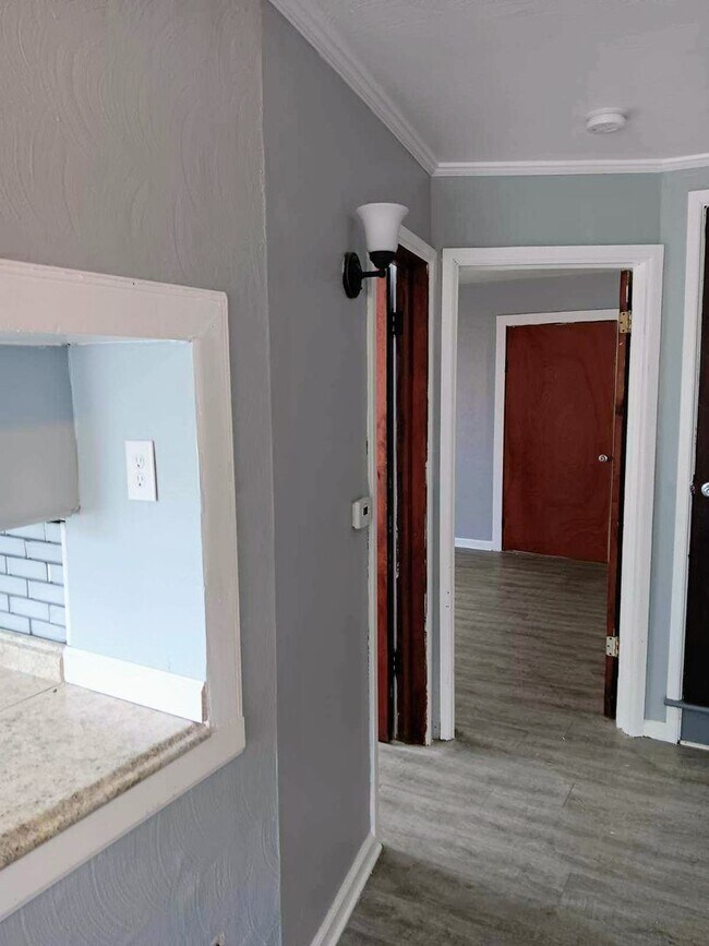 Foto del edificio - 396-398 South Powell Avenue