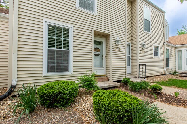 Building Photo - Charming town home in Park Hill School Dis...