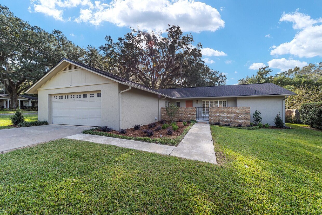 Primary Photo - 3 BR/2 BA HOME - SE 12th Street, Ocala - A...