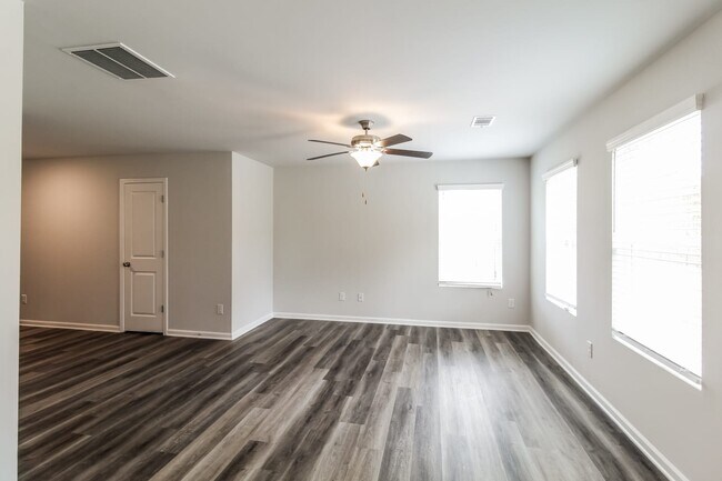 Building Photo - 481 Amelia Ln