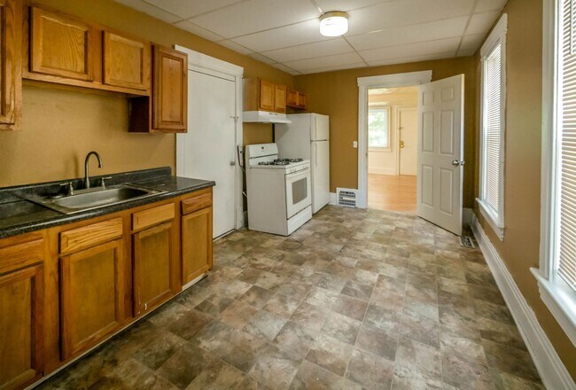 Building Photo - 690/692 Carpenter