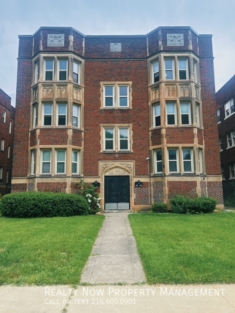 Primary Photo - 2976 S Moreland Blvd