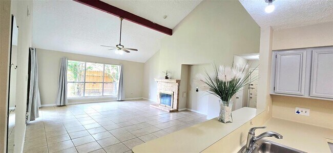Foto del edificio - 7511 Basil Ln