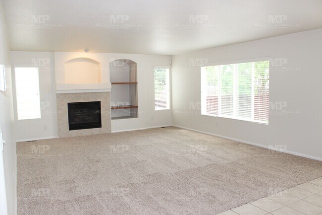 Foto del edificio - 1921 Fossil Creek Pkwy