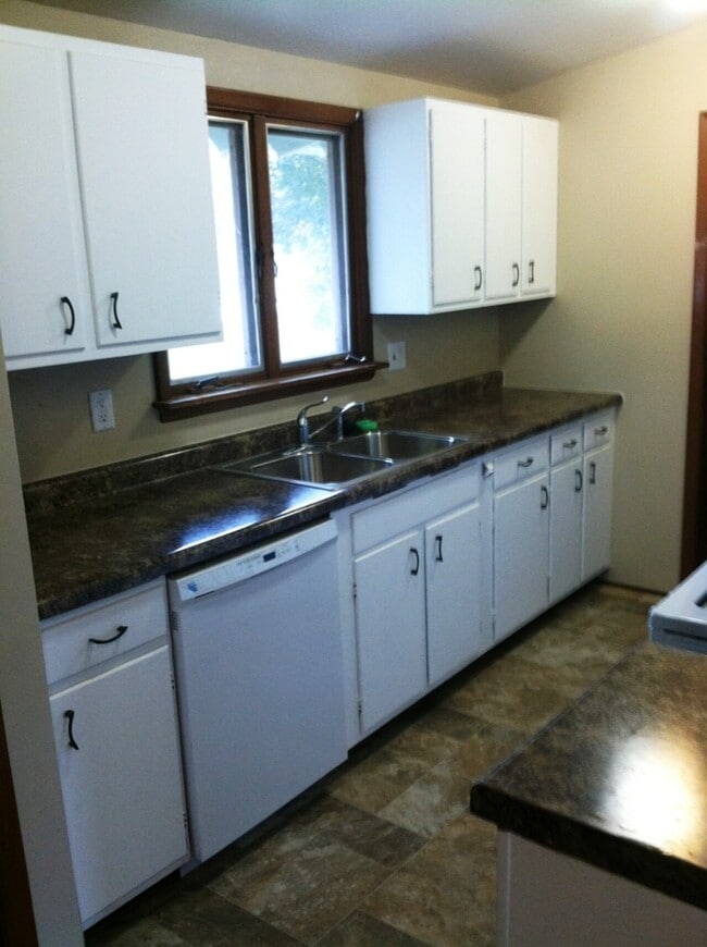 Building Photo - 3915 Terrace Hill Dr NE