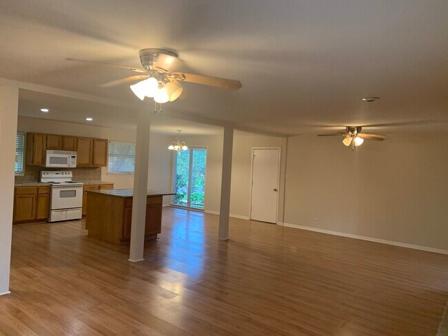 Building Photo - 3655 Pallos Verdas Dr