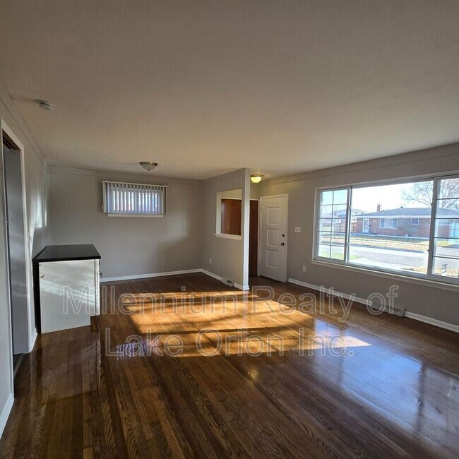 Foto del edificio - 11539 Hanford Dr