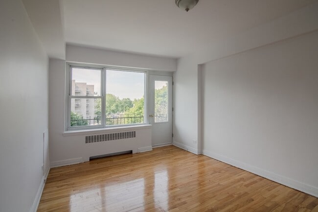 Building Photo - 10 Rosemount