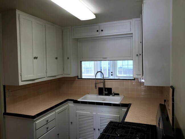 Building Photo - 1134 Garnet Ave