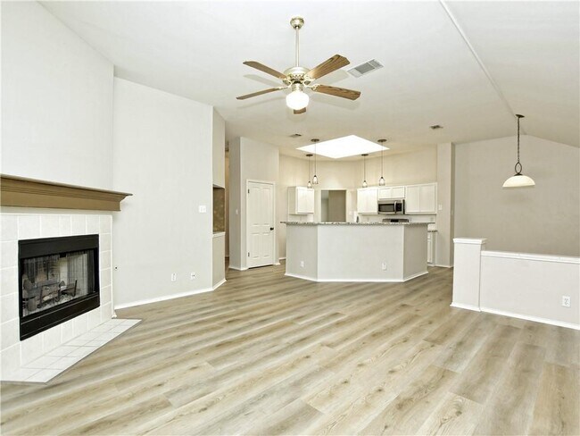Building Photo - 1810 Coral Dr
