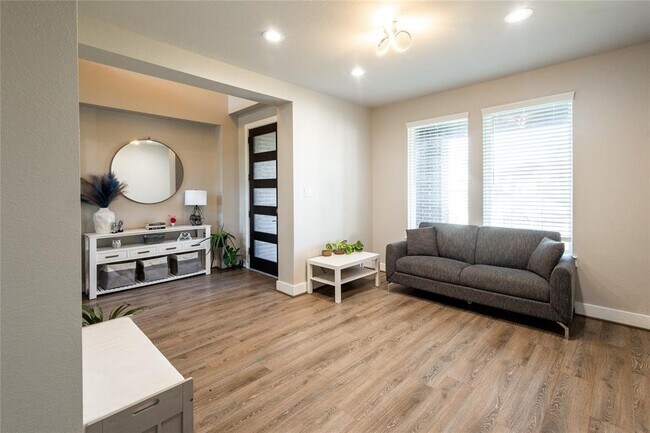 Building Photo - 29235 Alpine Garden Dr