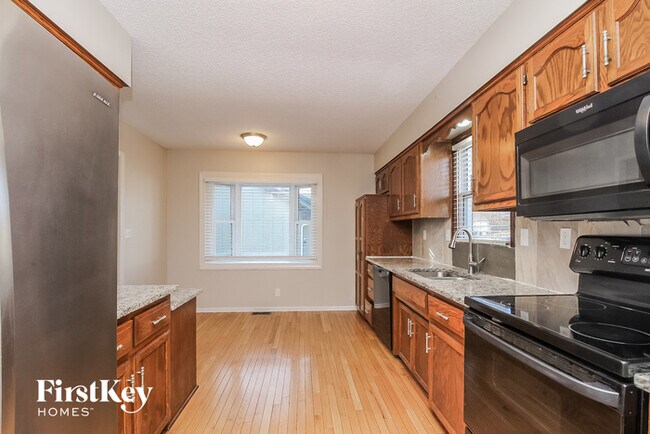 Building Photo - 1715 Regency Dr
