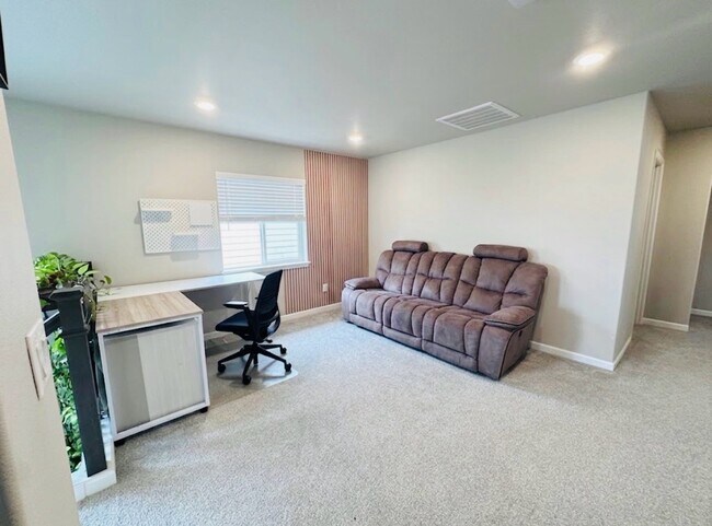 Building Photo - 13720 SE 184th Pl
