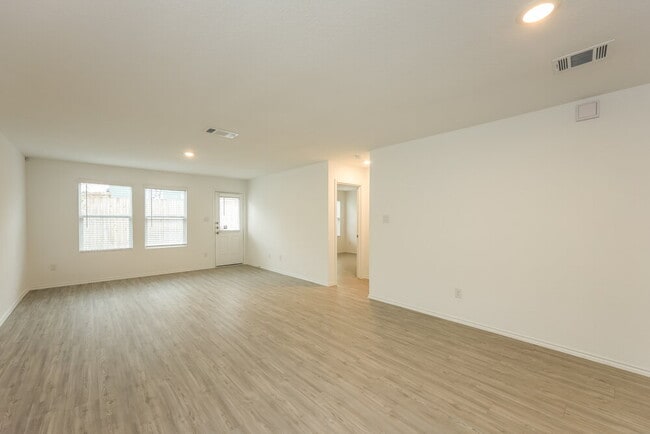 Building Photo - 156 Parish Ln