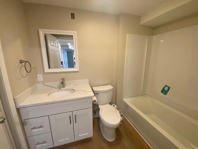 Building Photo - 932 Massachusetts Ave