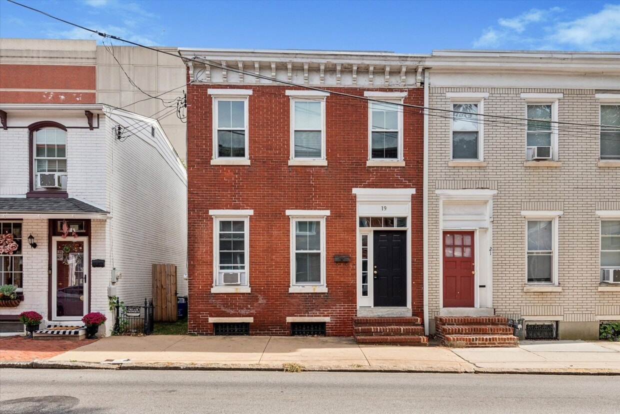 Primary Photo - 19 S New St