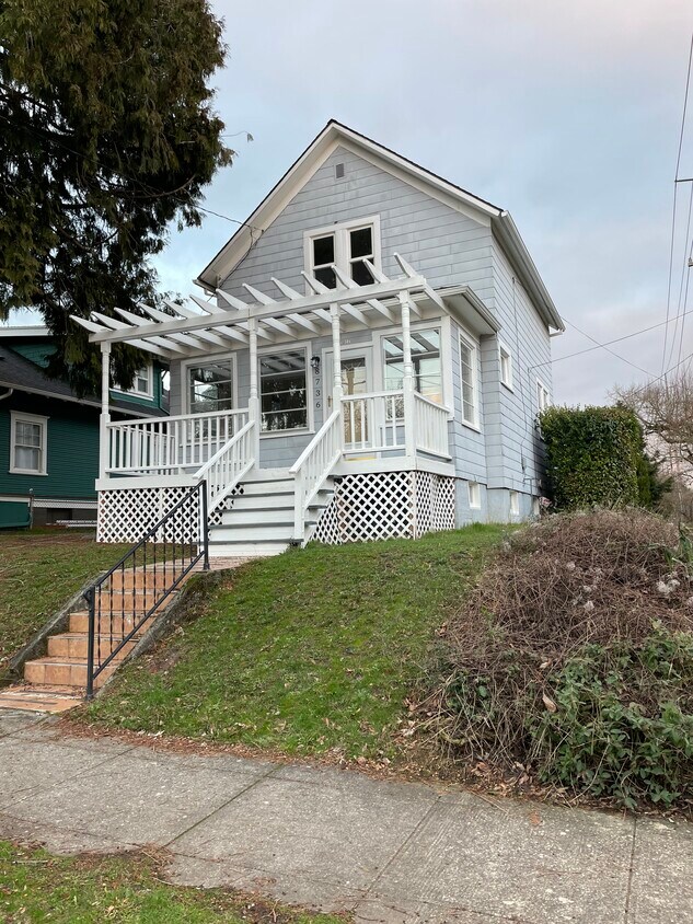 Primary Photo - 8736 SE 11th Ave