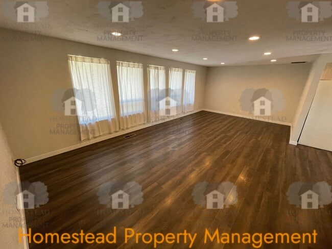 Building Photo - 130 Cottonwood Ct