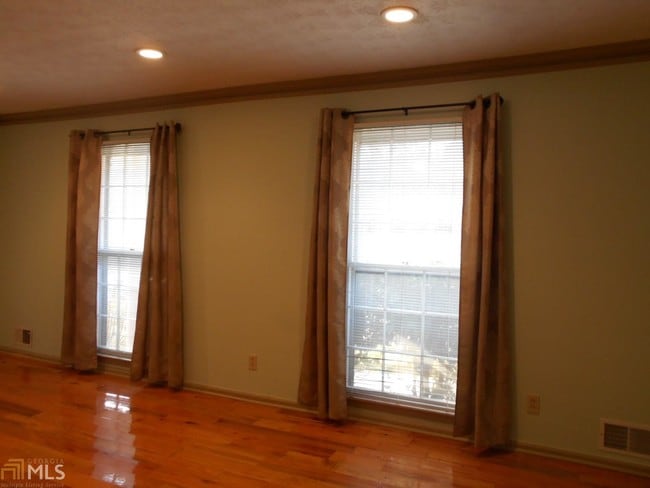 Building Photo - 2689 Summit Hills Dr