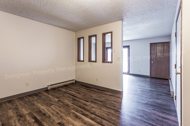 Building Photo - 348 Terri Dr