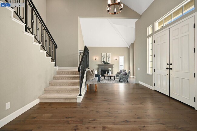 Building Photo - 138 Lasata Ct