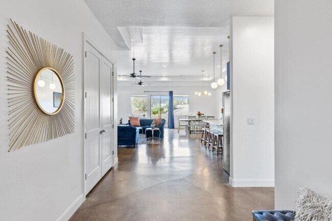 Foto del edificio - The Desert Jewel