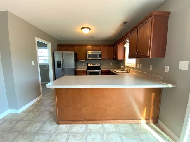 Building Photo - Welcome to Creeker Town South!