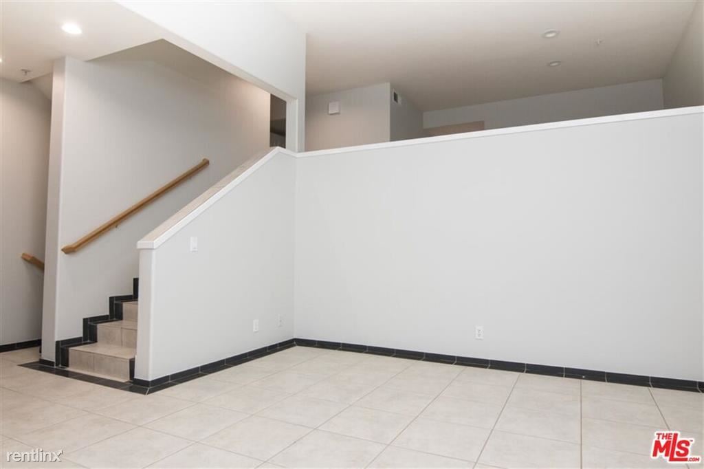 Primary Photo - 2 br, 3 bath Townhome - 8007 Hannum Ave