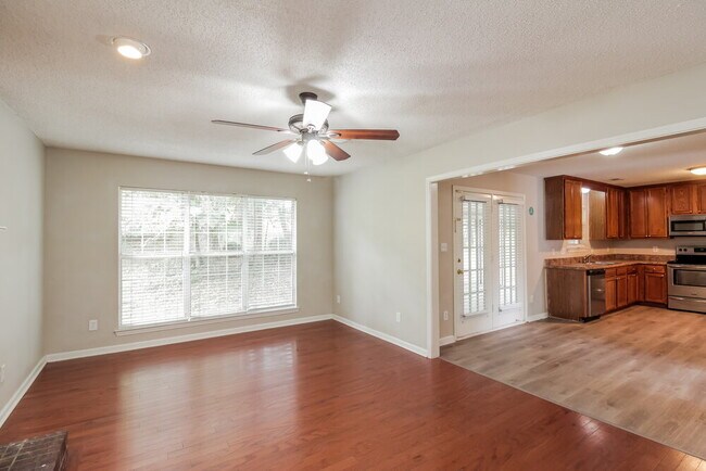 Foto del edificio - 8433 Woodford Bridge Dr