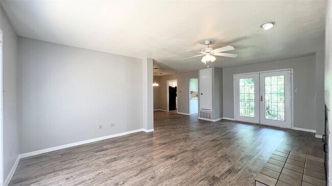 Foto del edificio - 9201 Simmons Rd