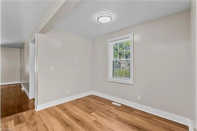 Foto del edificio - 2242 Hollyrood St