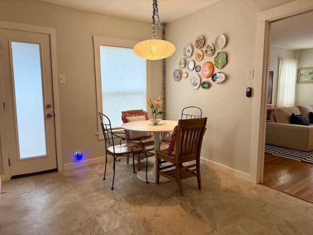 Foto del edificio - 627 Lovera Blvd