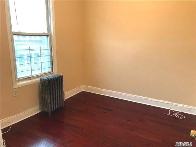 Foto del edificio - 102-23 Larue Ave