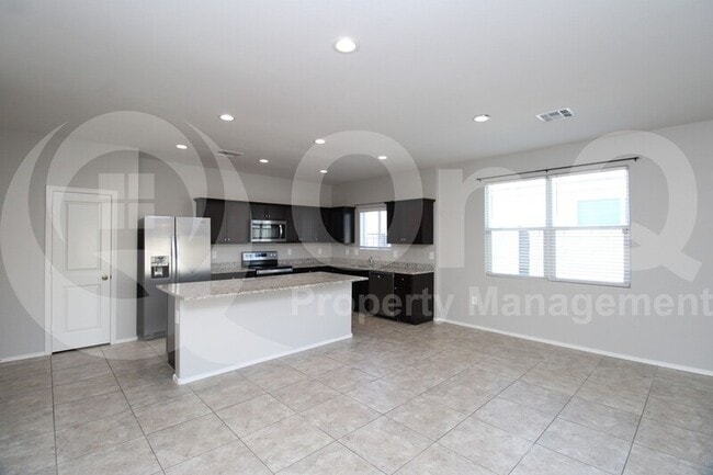 Building Photo - 4644 W Nutmeg Ave