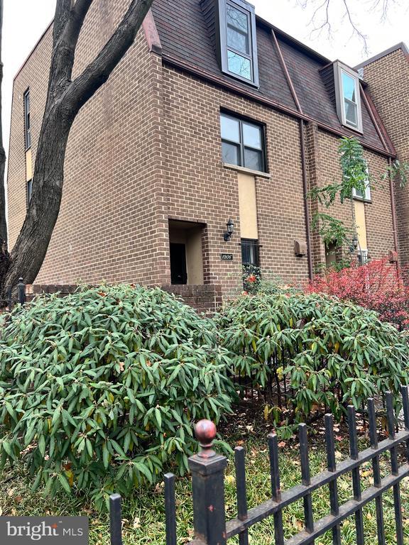 Primary Photo - 1206 11th St NW