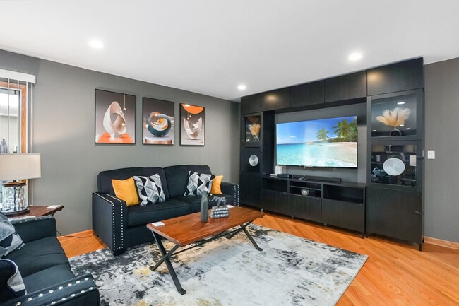 Building Photo - 255 Banbury Ave