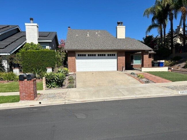 Foto del edificio - 4 Bedroom 3 Bath 2 Story Home With Family ...