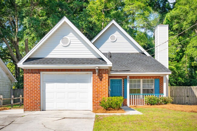 Building Photo - Updated Single Family Home in Lawton Bluff...