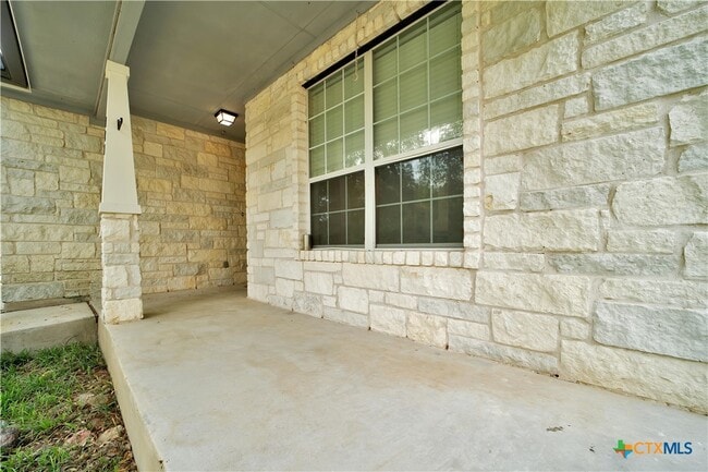 Building Photo - 121 Park Ln