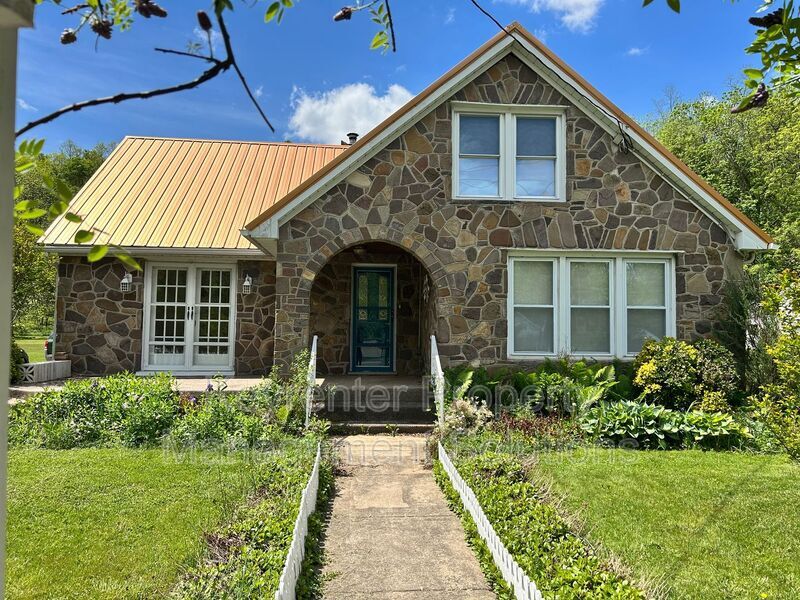 Primary Photo - 3922 Churchville Ave