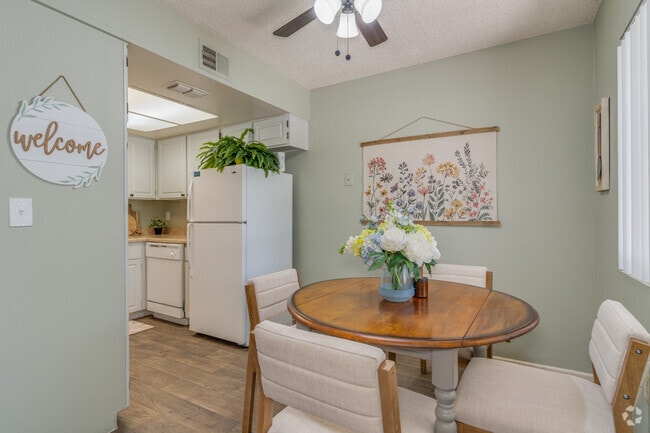 2BR, 1BA - 760SF - Dining Room - Country Aire