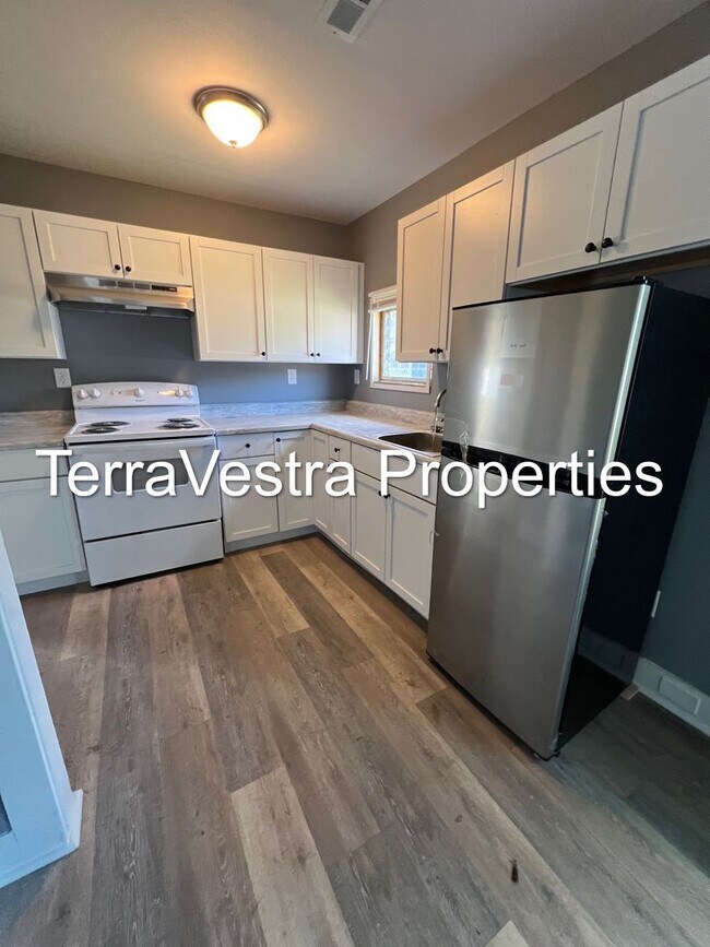 Building Photo - 4 Bedroom Single Family in Pennsville! Eli...